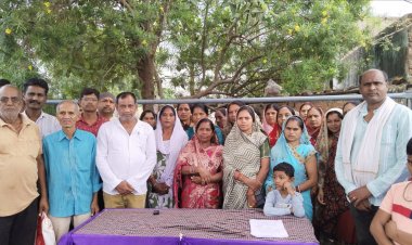 60 साल से बसे परिवारों को उजाड़ने की तैयारी, कुटेला भाटा में प्रशासन के खिलाफ प्रदर्शन
