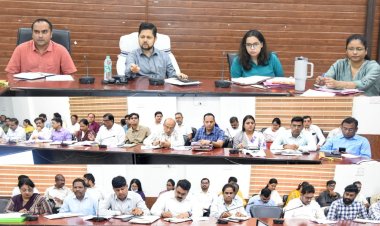 शिक्षकों की बायोमैट्रिक हाजिरी पर सख्ती, नियम विरुद्ध प्रतिनियुक्ति नहीं चलेगी