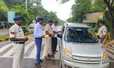 दुर्ग पुलिस का ट्रैफिक अभियान तेज, बाजारों से हाईवे तक व्यापारियों और वाहन चालकों को दी समझाइश