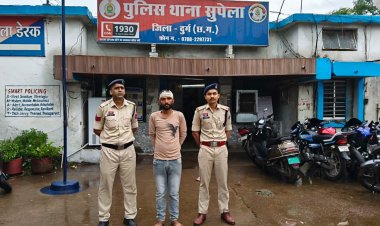 शराब के लिए पैसे नहीं मिले तो धारदार हथियार लहराकर किया हमला, सुपेला पुलिस ने आदतन बदमाश को दबोचा