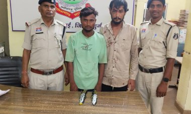 अवैध धारदार हथियार लेकर दहशत फैलाने वाले तीन आरोपी गिरफ्तार, ऑनलाइन मंगाकर बेच रहा था चाकू