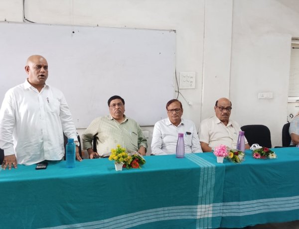 सेवा, समर्पण और मानवता के प्रतीक हैं डॉक्टर-संजय तिवारी