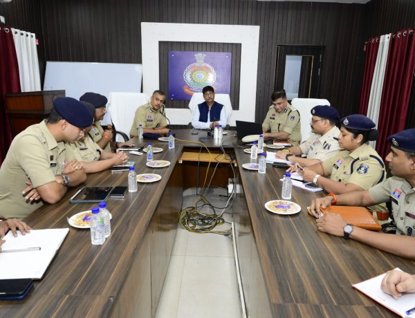 दुर्ग पहुंचे डीजीपी अरुण देव गौतम, कानून-व्यवस्था और ITMS की समीक्षा, स्मार्ट पुलिसिंग पर दिया जोर