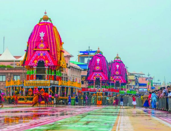 पुरी रथ यात्रा 2026 शुरू, भगवान जगन्नाथ निकले भव्य रथ पर