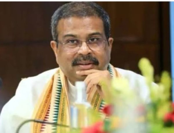 NEET विवाद के बीच धर्मेंद्र प्रधान का इस्तीफा, छात्रों के आंदोलन के बाद मोदी सरकार का बड़ा फैसला