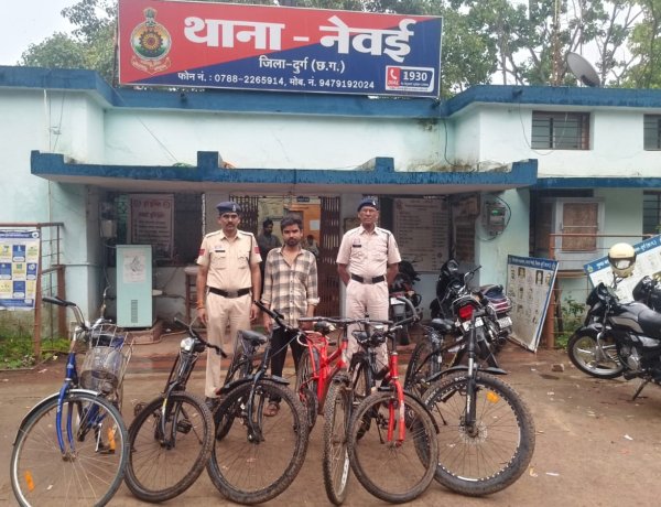 नेवई पुलिस ने पकड़ा सीरियल साइकिल चोर, 6 चोरी की रेंजर साइकिल बरामद