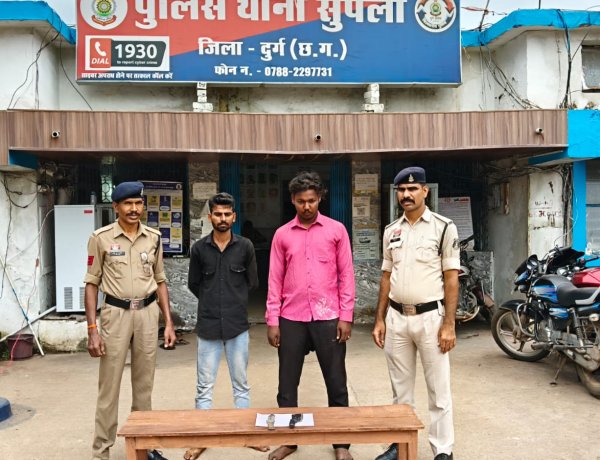 सुपेला में हथियार लहराकर दहशत फैलाने वाले दो आरोपी गिरफ्तार, पुलिस ने चापड़ और धारदार हथियार किए जब्त