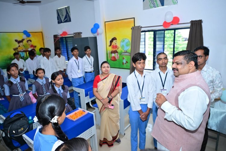 शाला प्रवेशोत्सव में शिक्षा मंत्री ने नवप्रवेशी बच्चों का किया स्वागत, स्मार्ट क्लास का किया शुभारंभ