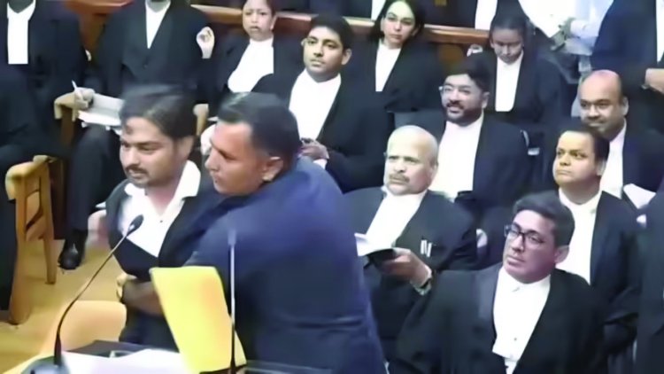 सुप्रीम कोर्ट में हंगामा करने वाले दो कानून के छात्र गिरफ्तार, सीजेआई पर अभद्र टिप्पणी और सुरक्षा कर्मियों से धक्का-मुक्की का आरोप
