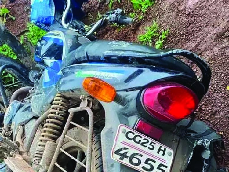 आत्मानंद स्कूल के वाहन की टक्कर से बाइक सवार की मौत, चालक फरार