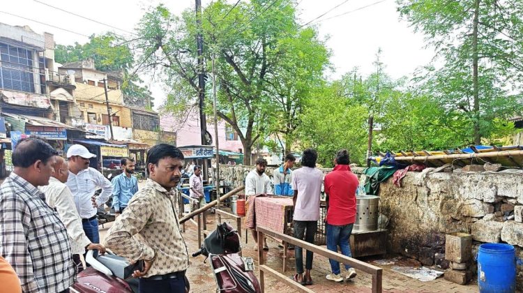 सीएम पोर्टल की शिकायत पर निगम की कार्रवाई, खुले में बिक रहे मांस-मटन पर चला डंडा