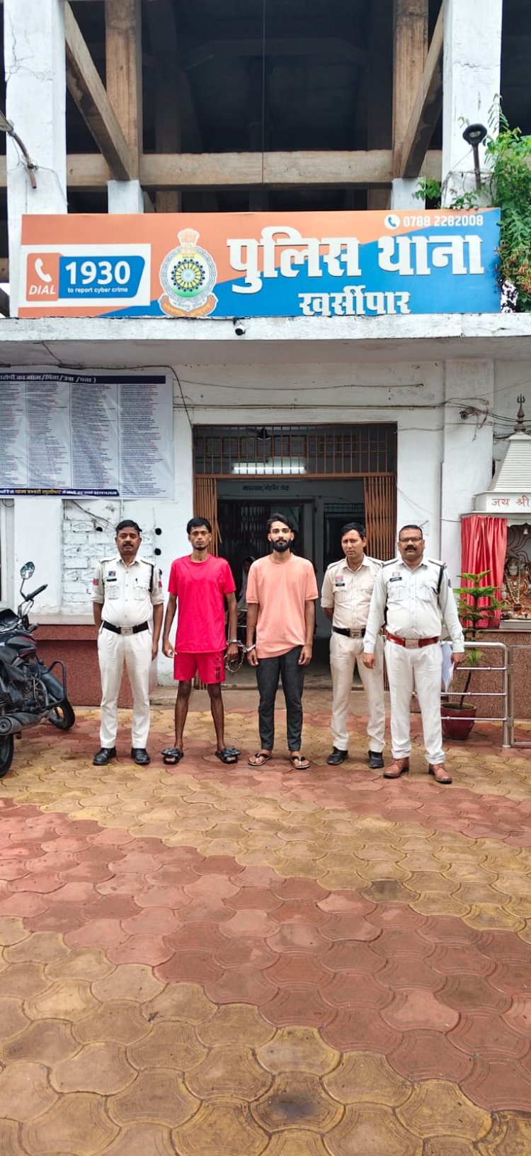 खुद को इलाके का ‘दादा’ बताकर फैला रहा था दहशत, खुर्सीपार पुलिस ने दबोचा