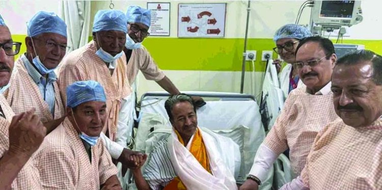 NEET पेपर लीक पर सरकार एक्शन मोड में, फास्ट ट्रैक कोर्ट का ऐलान, सोनम वांगचुक ने 26 दिन बाद खत्म किया अनशन