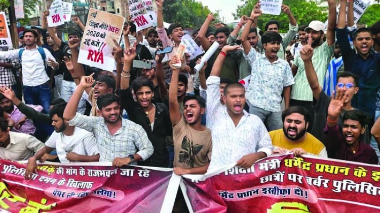 बिहार बंद का असर शुरू, गया में छात्र संगठनों का प्रदर्शन; केंद्रीय शिक्षा मंत्री के इस्तीफे की मांग तेज