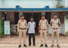 बार के बाहर हथियार लहराकर लोगों को धमका रहा था युवक, पुलिस ने दबोचा