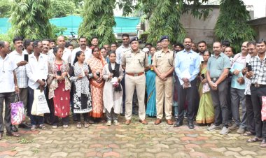 दुर्ग पुलिस ने लौटाई 200 लोगों की मुस्कान, 60 लाख के गुम मोबाइल मालिकों को किए वापस