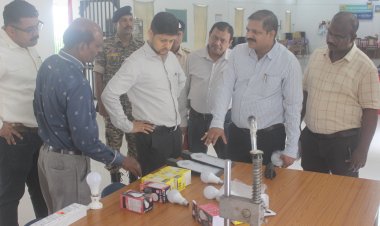 कलेक्टर अभिजीत सिंह का केंद्रीय जेल दुर्ग में औचक निरीक्षण, उप जेल अधीक्षक को थमाया कारण बताओ नोटिस