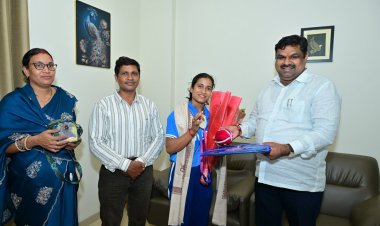 रजत पदक विजेता ज्ञानेश्वरी यादव से मिले शिक्षा मंत्री गजेंद्र यादव, कहा- पूरे छत्तीसगढ़ और यादव समाज का बढ़ाया मान