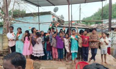 160 बच्चों को मोजे, जरूरतमंद विद्यार्थियों को कंपास बॉक्स, स्कूलों में खेल सामग्री और 400 बच्चों को बांटी मिठाई