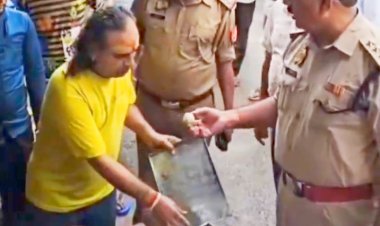 अपनी ही दुकान की मिठाई खाने से दुकानदार ने किया इनकार, छापेमारी में मचा हड़कंप