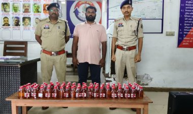 लाल मैदान की झाड़ियों में चल रहा था अवैध शराब का कारोबार, 96 पाव देशी मदिरा के साथ आरोपी गिरफ्तार