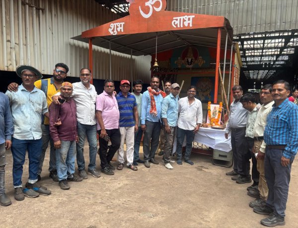 रेलवे के लोको शेड से यार्ड तक छाया हरेली का रंग, उपकरणों की पूजा के साथ छत्तीसगढ़ी गीत-संगीत की धूम