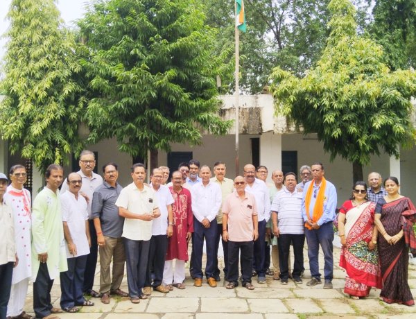 भिलाई बंगाली समाज और हुडको कालीबाड़ी में हुआ ध्वजारोहण