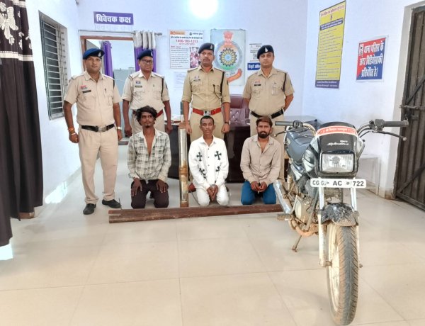 फ्लाई ऐश ब्रिक्स में चोरी करने वाले 3 आरोपी गिरफ्तार, पंप और लोहे के एंगल बरामद