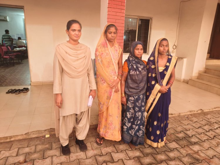 पिकअप हटाने के विवाद में 3 महिला आरोपी गिरफ्तार, पहले 4 आरोपी जा चुके हैं जेल, स्टम्प और बेस बल्ला जब्त