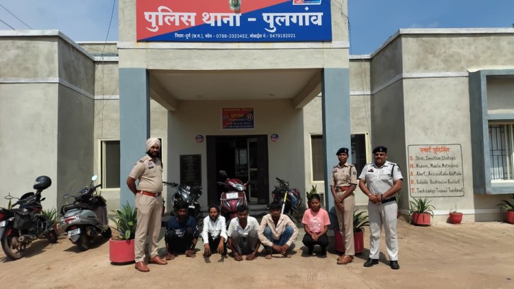 कार का शीशा तोड़कर ₹4.90 लाख उड़ाने वाला गिरोह के 5 गिरफ्तार, होंडा शोरूम का कर्मचारी निकला मास्टरमाइंड