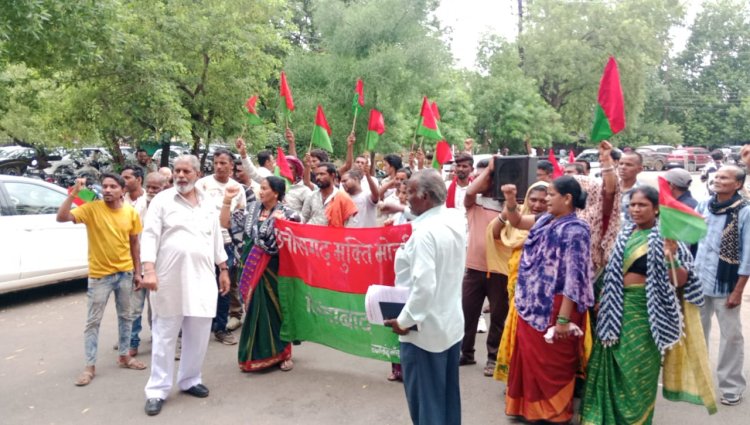 एफसीआई दुर्ग के 44 हेल्परों को काम से हटाया, मजदूर संघ ने कलेक्टर से लगाई न्याय की गुहार