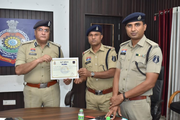 ऑनलाइन पुलिसिंग में दुर्ग पुलिस का बेहतर प्रदर्शन, 13 थाना प्रभारी और विवेचक प्रशस्ति पत्र से सम्मानित