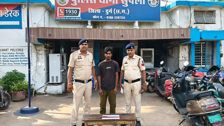 धारदार हथियार लहराकर राहगीरों को डराने वाला युवक गिरफ्तार