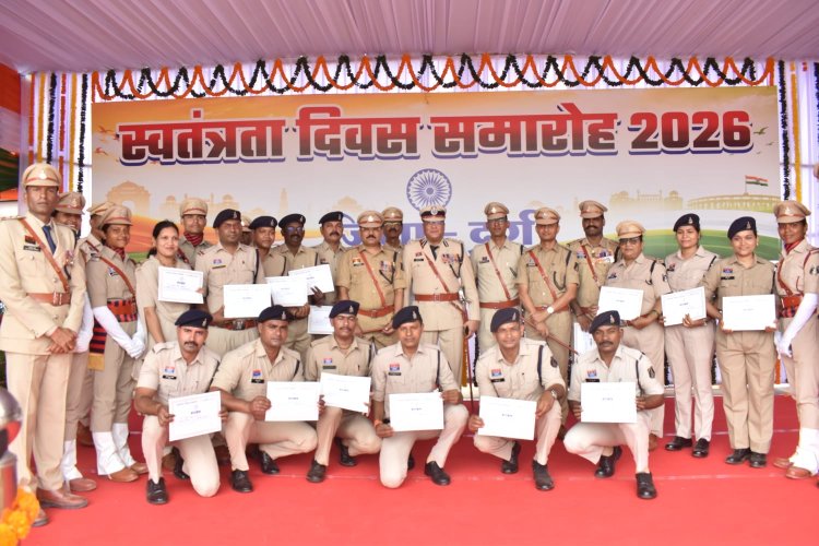 स्वतंत्रता दिवस पर दुर्ग पुलिस के 47 अधिकारी-कर्मचारी सम्मानित