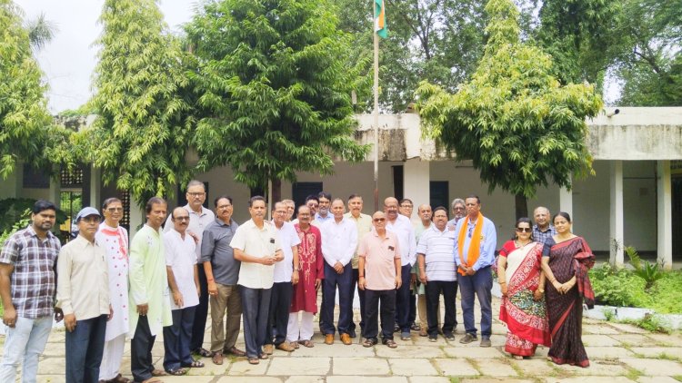 भिलाई बंगाली समाज और हुडको कालीबाड़ी में हुआ ध्वजारोहण