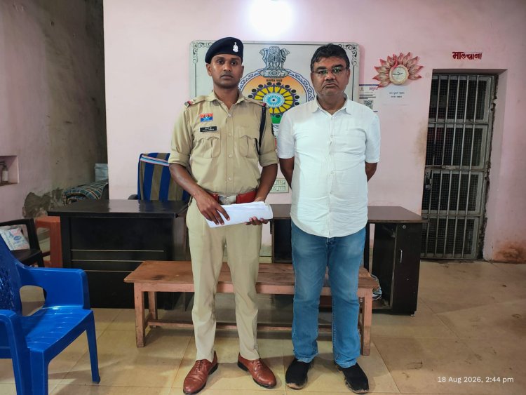 निर्धारित दर से महंगा यूरिया बेचने वाला खाद कारोबारी गिरफ्तार