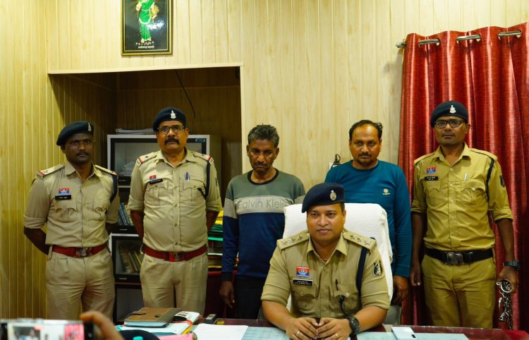 शराब दुकान में चोरी करने घुसे दो आरोपी अंदर ही फंसे, पुलिस ने दबोचा