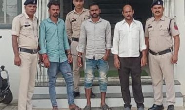 मोबाइल पर बातचीत के विवाद में घर में घुसकर परिवार पर हमला, तीन आरोपी गिरफ्तार