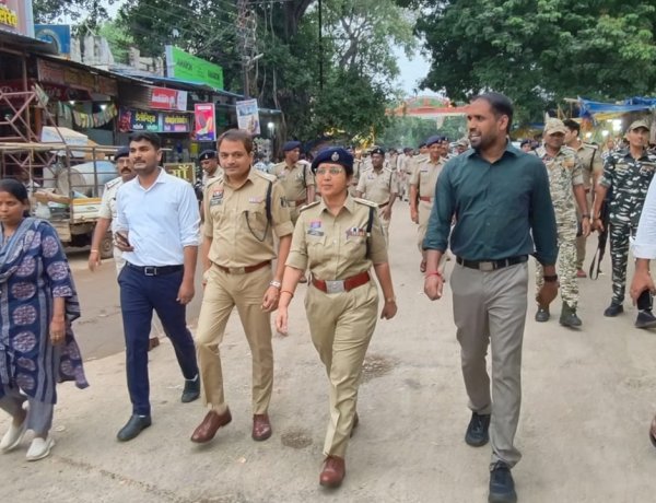 गणेशोत्सव से पहले पुलिस का फ्लैग मार्च, उपद्रवियों को सख्त संदेश
