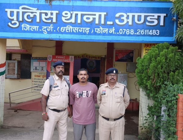 धारदार हथियार लेकर घूम रहा था युवक, पुलिस को देख नहर नाली में फेंका चाकू