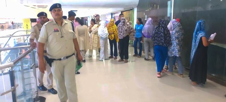 सूर्या टीआई मॉल के स्पा सेंटर में पुलिस की औचक दबिश, 7 युवतियों पर प्रतिबंधात्मक कार्रवाई