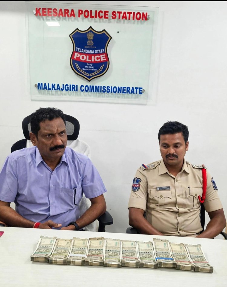 ₹5 लाख की रिश्वत के आरोप में इंस्पेक्टर और SI गिरफ्तार, थाने के बाहर लोगों ने फोड़े पटाखे