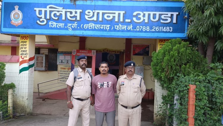धारदार हथियार लेकर घूम रहा था युवक, पुलिस को देख नहर नाली में फेंका चाकू