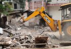 मॉडल टाउन में सड़क पर बना अवैध टीन शेड हटाया, निगम की अतिक्रमण पर कार्रवाई