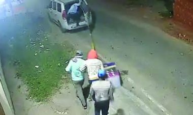 ATM पर चोरों का धावा, शटर तोड़कर कार से बांधकर मशीन खींच ले गए