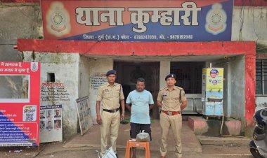 गांजा बेचने ग्राहक तलाश रहा था आरोपी, कुम्हारी पुलिस ने दबोचा