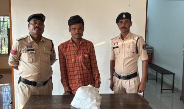 पोटिया रोड नाला के पास अवैध शराब बेचते युवक को पुलिस ने पकड़ा