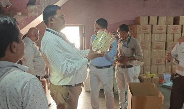 खाद्य विभाग का छापा, गंदगी के बीच बन रहा था पनीर, डेढ़ क्विंटल लड्डू समेत संदिग्ध खाद्य सामग्री नष्ट कराने के निर्देश