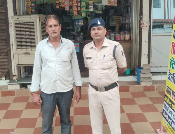 चोरी का लोहा खरीदकर गोदाम में छिपाने का आरोप, कबाड़ी का मैनेजर गिरफ्तार