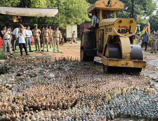 दुर्ग के 11 थानों में जब्त 34 हजार लीटर शराब नष्ट, 294 आबकारी मामलों का हुआ निपटारा